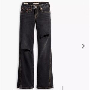 Levis low rise bootcut (NWT)